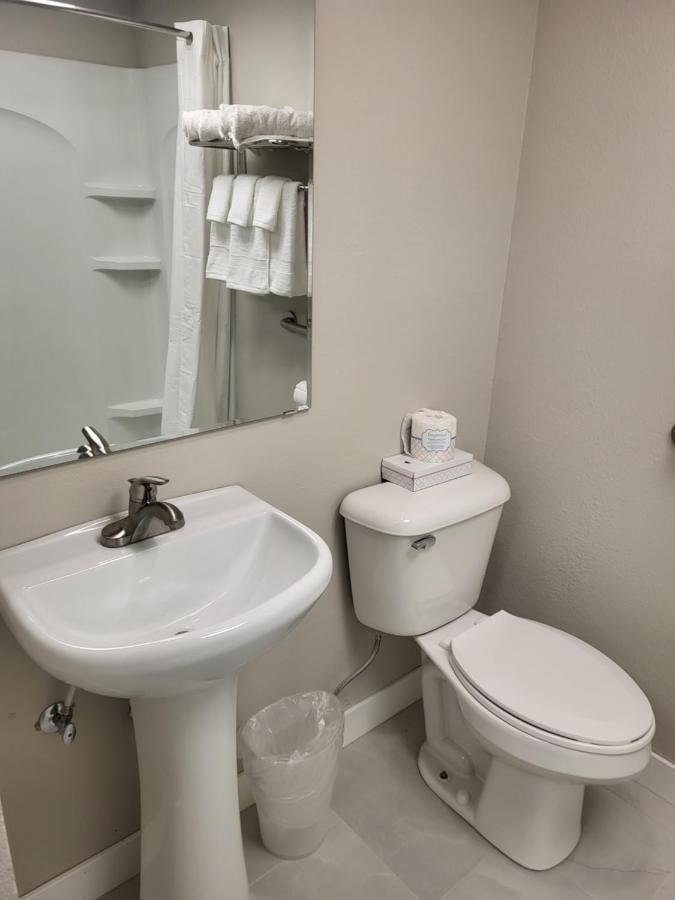 Waverly Red Fox Inn And Suites מראה חיצוני תמונה