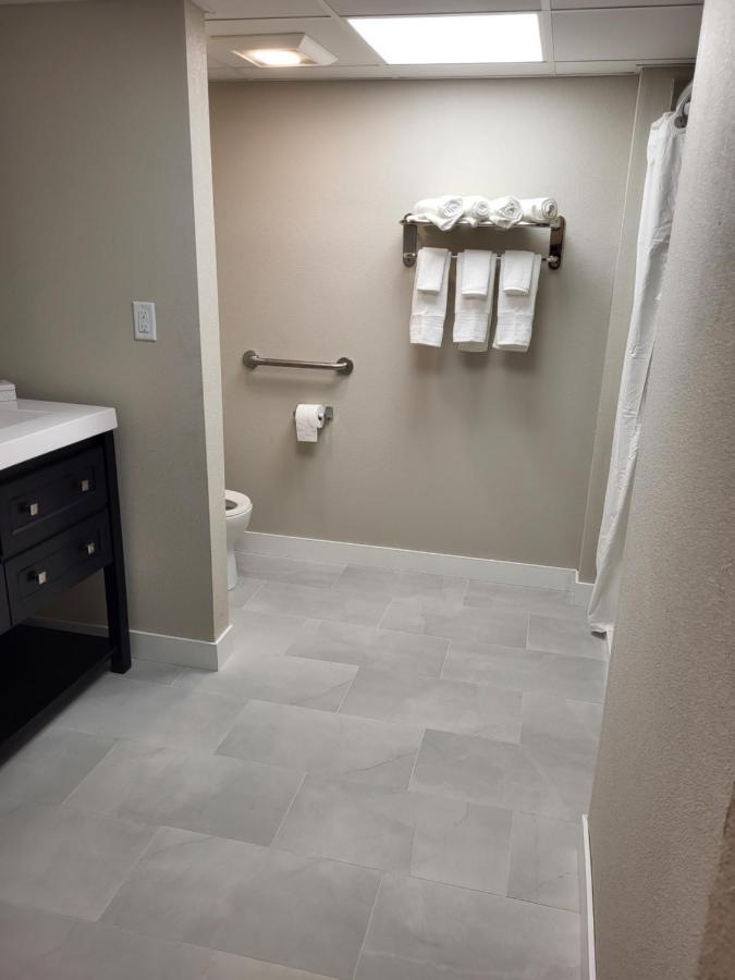 Waverly Red Fox Inn And Suites מראה חיצוני תמונה